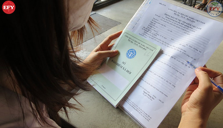 Người lao động đến đơn vị/doanh nghiệp cũ để nhận sổ BHXH