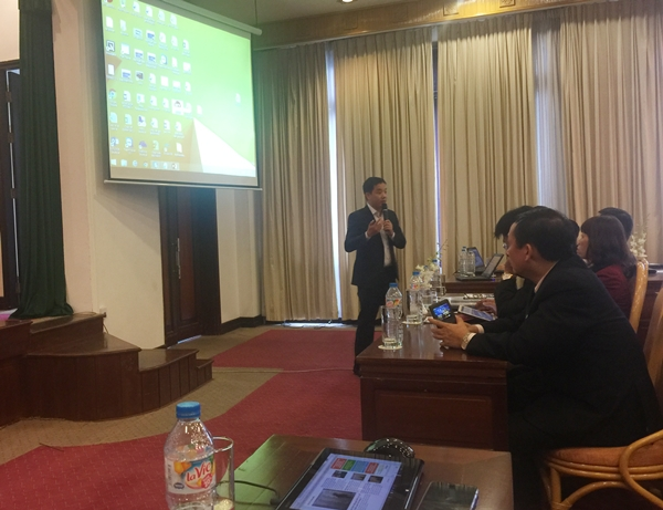 Ông Nguyễn Văn Hùng giới thiệu phần mềm EFY-eBHXH